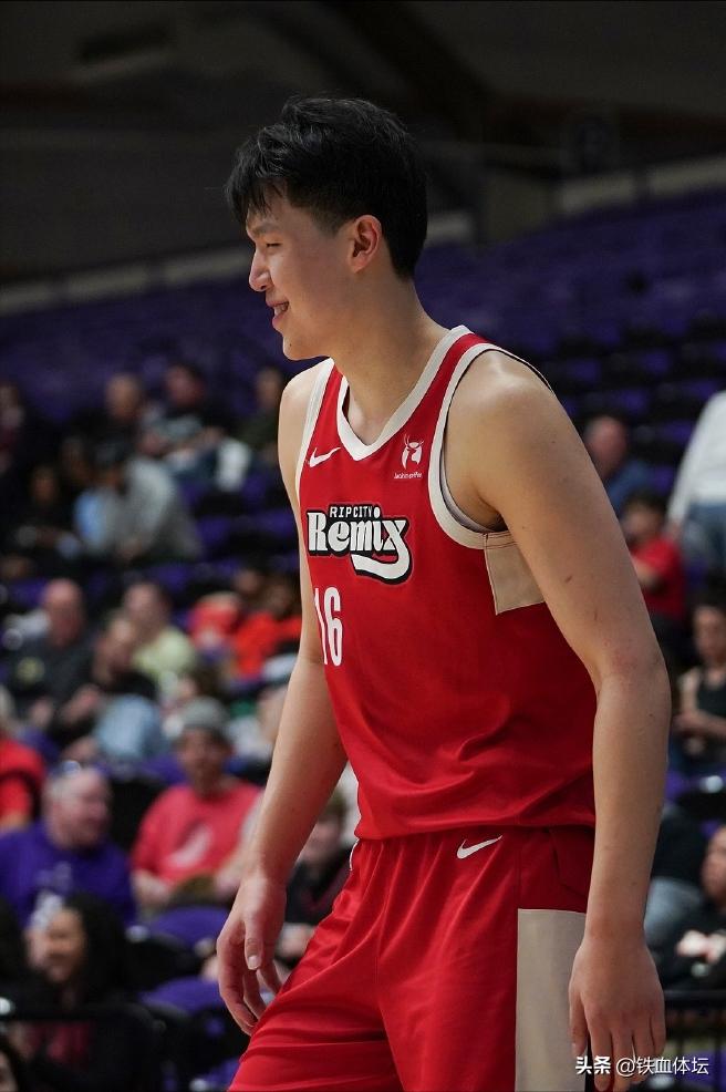 0失误，0犯规，我的天，这还是杨瀚森吗？

杨瀚森今天有点开悟了。

球队逆转了