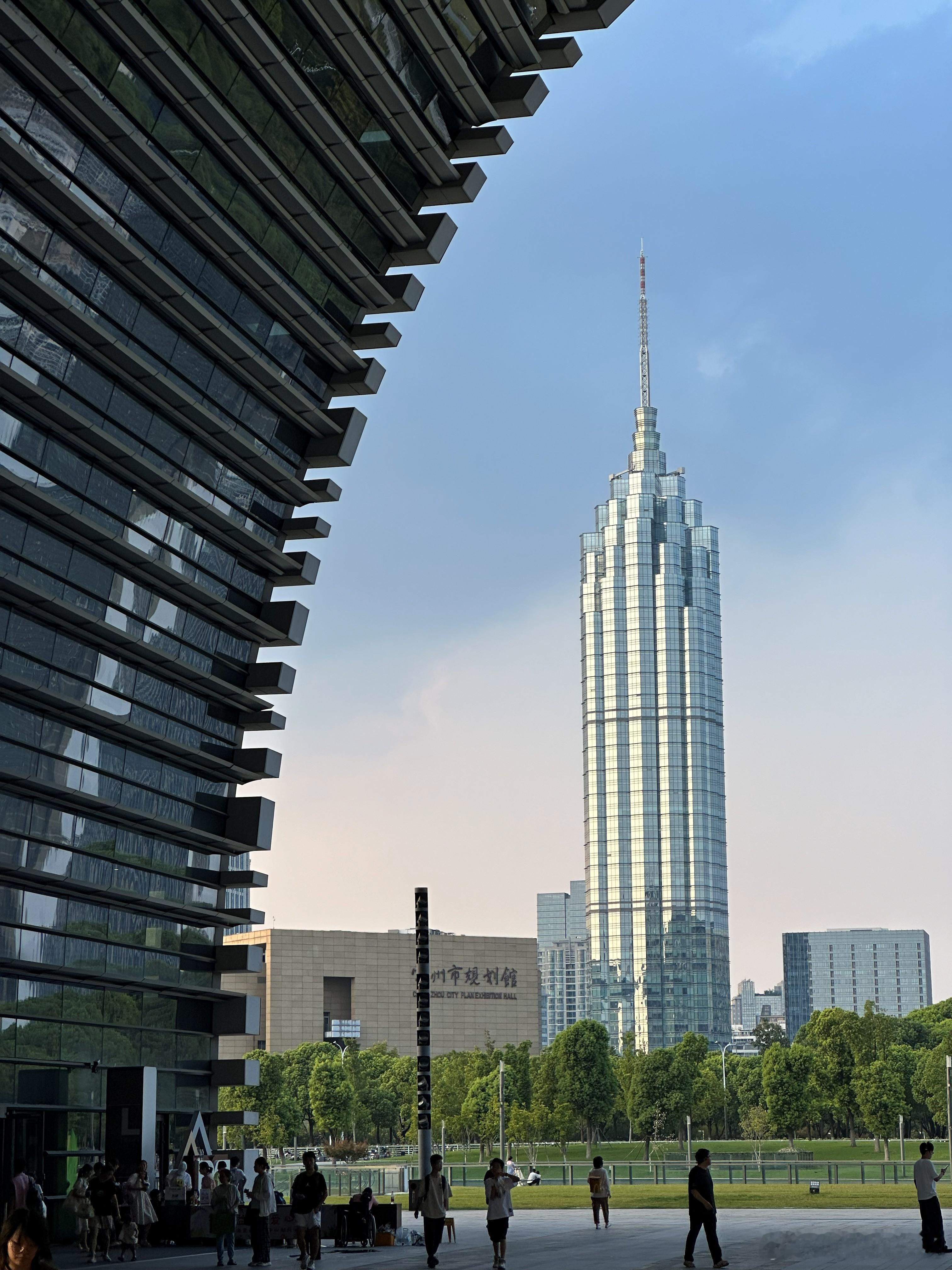 512G也不够用了！正在疯狂删除手机里的视频、照片，然后发现去年去常州的照片。说