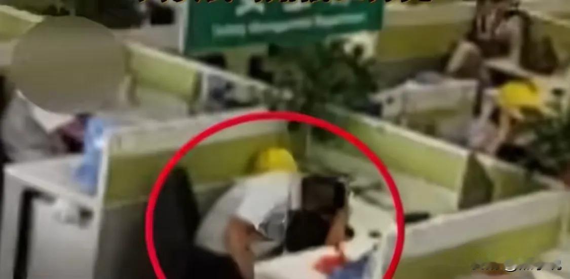 男子上夜班看焚化炉，因睡觉9个小时而被开除，男子不服将公司起诉到法院，没想到法院