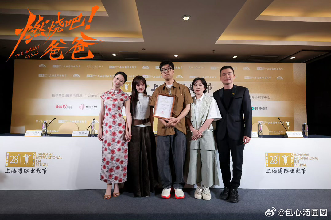 电影燃烧吧爸爸 一场猝不及防的离别，拉开母女俩的成长之旅。沪上市井烟火里，用幽默