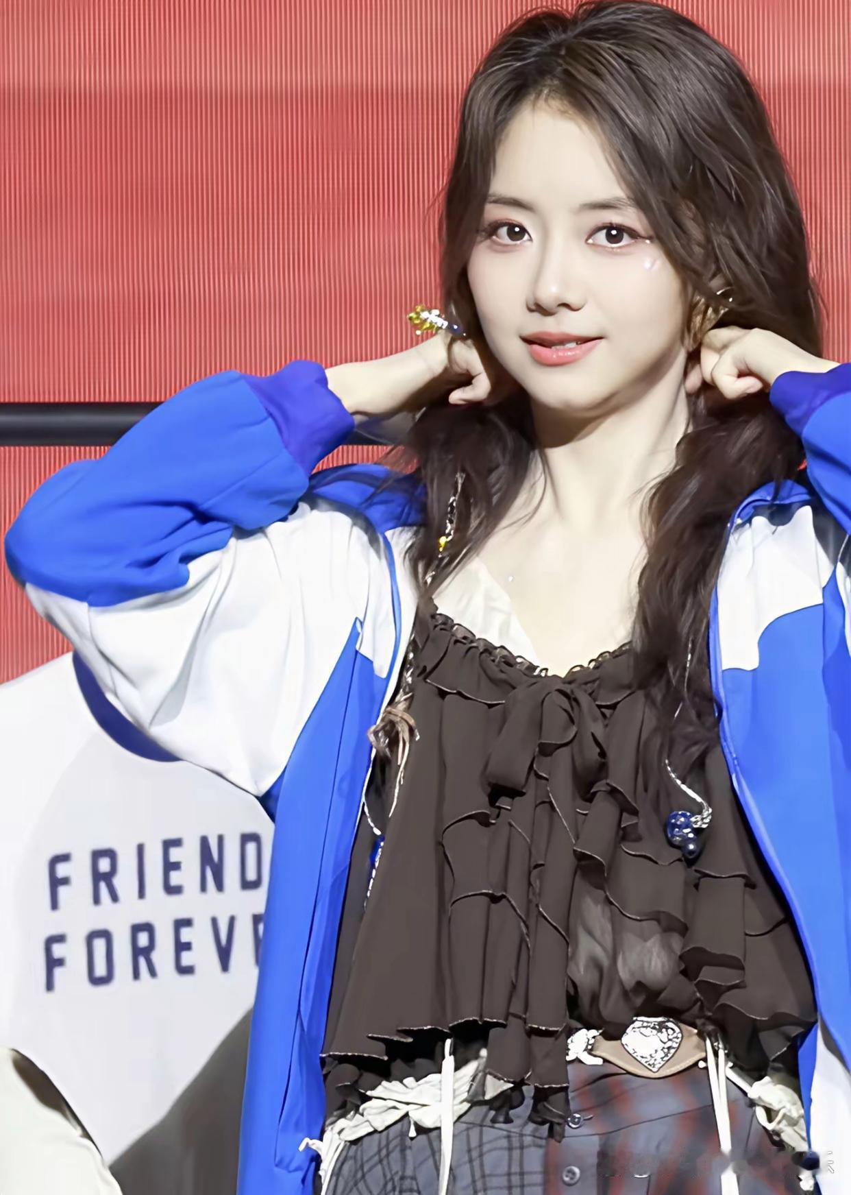 谭松韵校服也可以这么美！ 