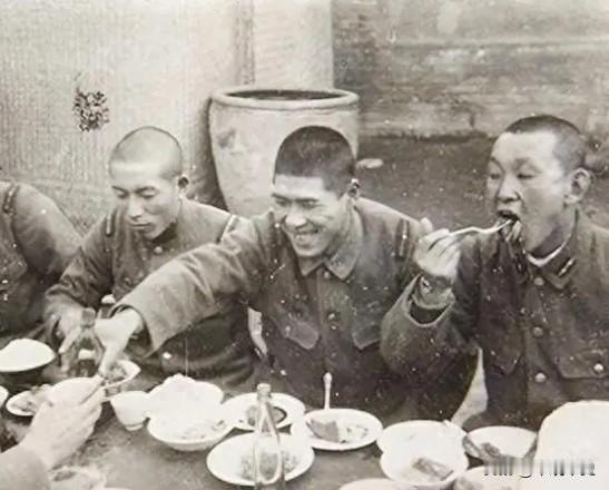 1944年，“大汉奸”郭绍绪邀请日军高官在家中吃饭。喝的正酣时，伙计喊了一声：“