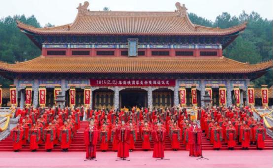 新加坡联合早报10月27日写道：“在台湾光复80周年纪念日后，中国大陆官媒新华社