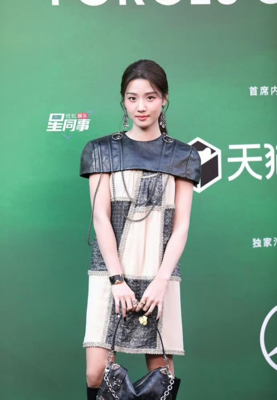 卢昱晓妆造古罗马士兵风卢昱晓妆造古罗马风谁给卢昱晓做的妆造啊 ​​​