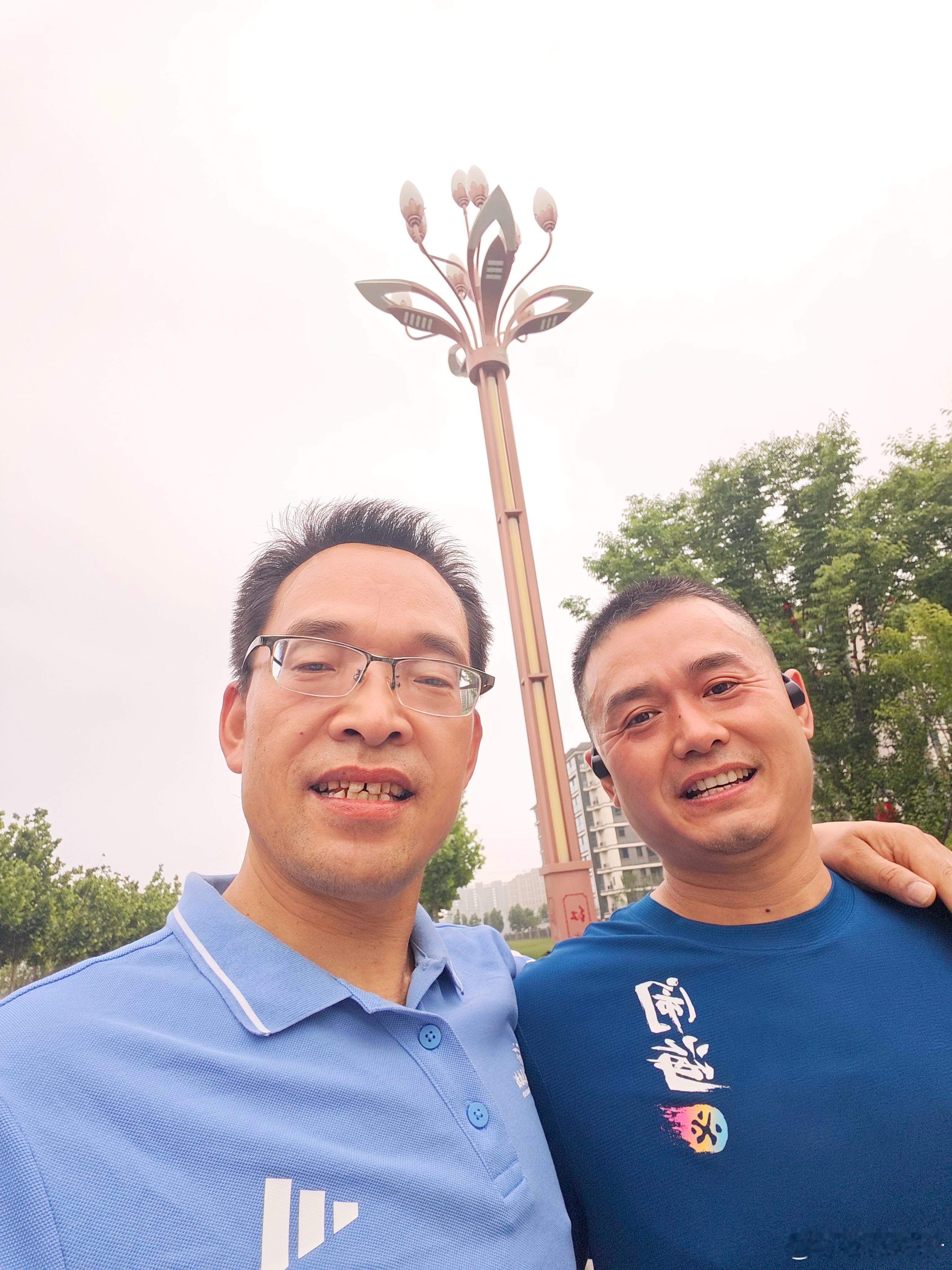 2026年5月21日，林州市红旗渠黎明脚步公益跑团，坚持晨跑的黎亲们。 