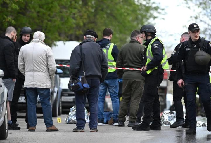 莫斯科人”在基辅大开杀戒

基辅的霍洛西夫斯基区，本该是个平静的一天，却被一阵突