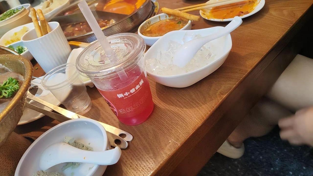 人生得意须尽欢，莫使金樽空对月。君莫停。但愿长醉不愿醒。径须沽取对君酌