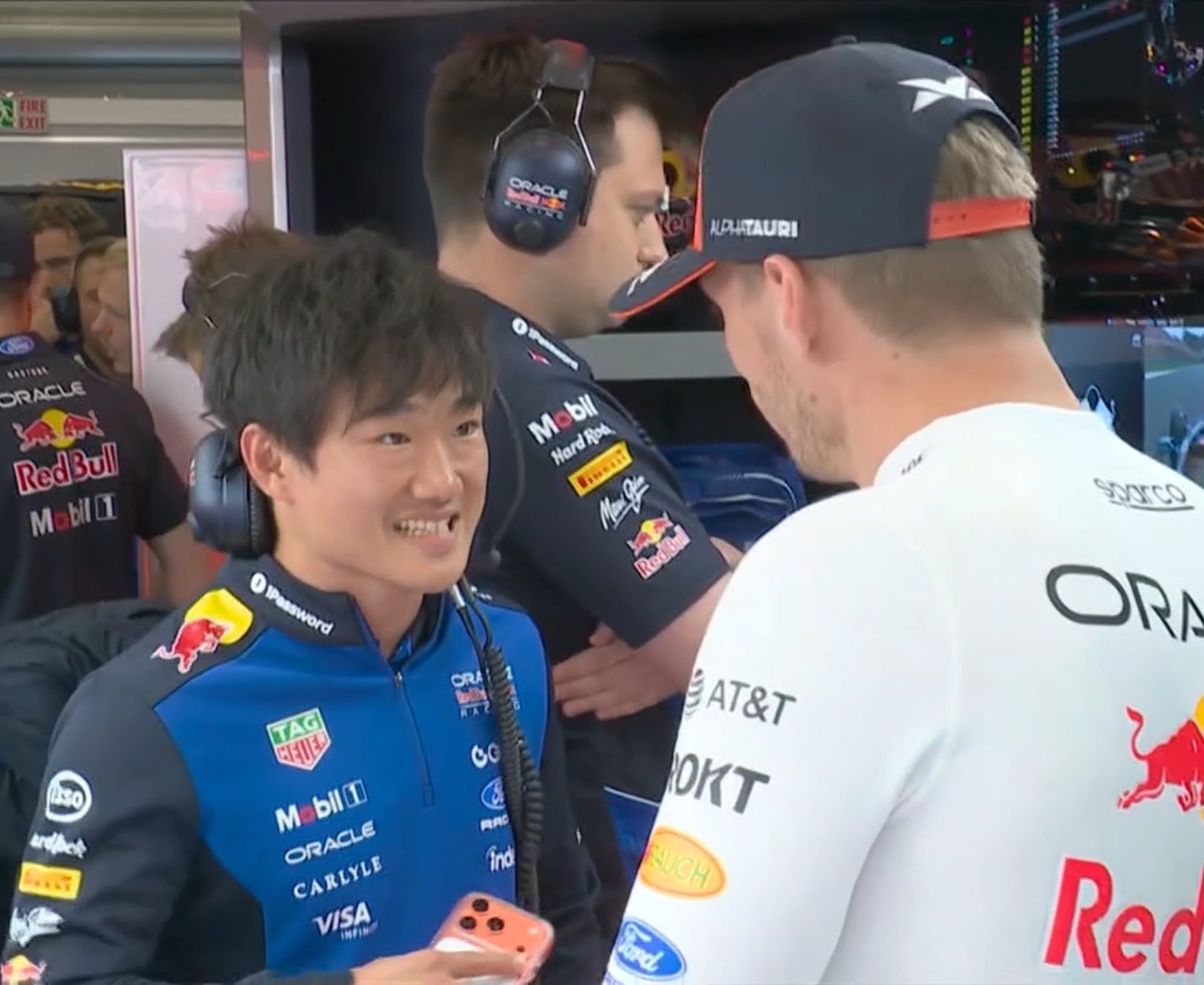 角田裕毅和维斯塔潘在交谈👀F12026F1比利时大奖赛