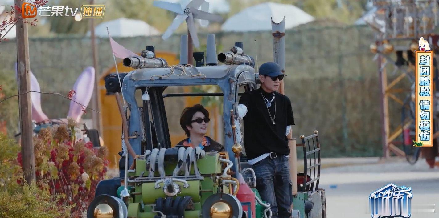 苏醒陈小春真人版跑跑卡丁车上一秒春哥帅气炸街，下一秒醒子化身拦路猫，这波操作我能