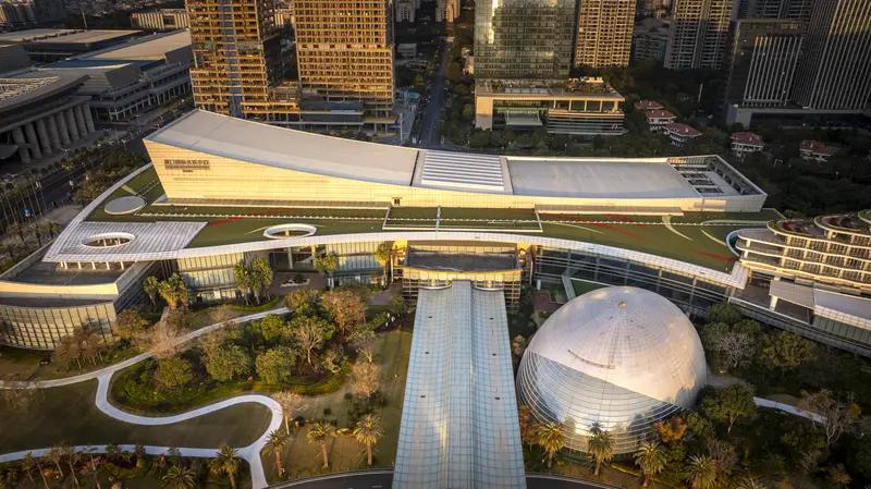 11月16日，金鸡百花梦想大道正式向社会开放啦！它在海峡大剧院会展中心东广场，场