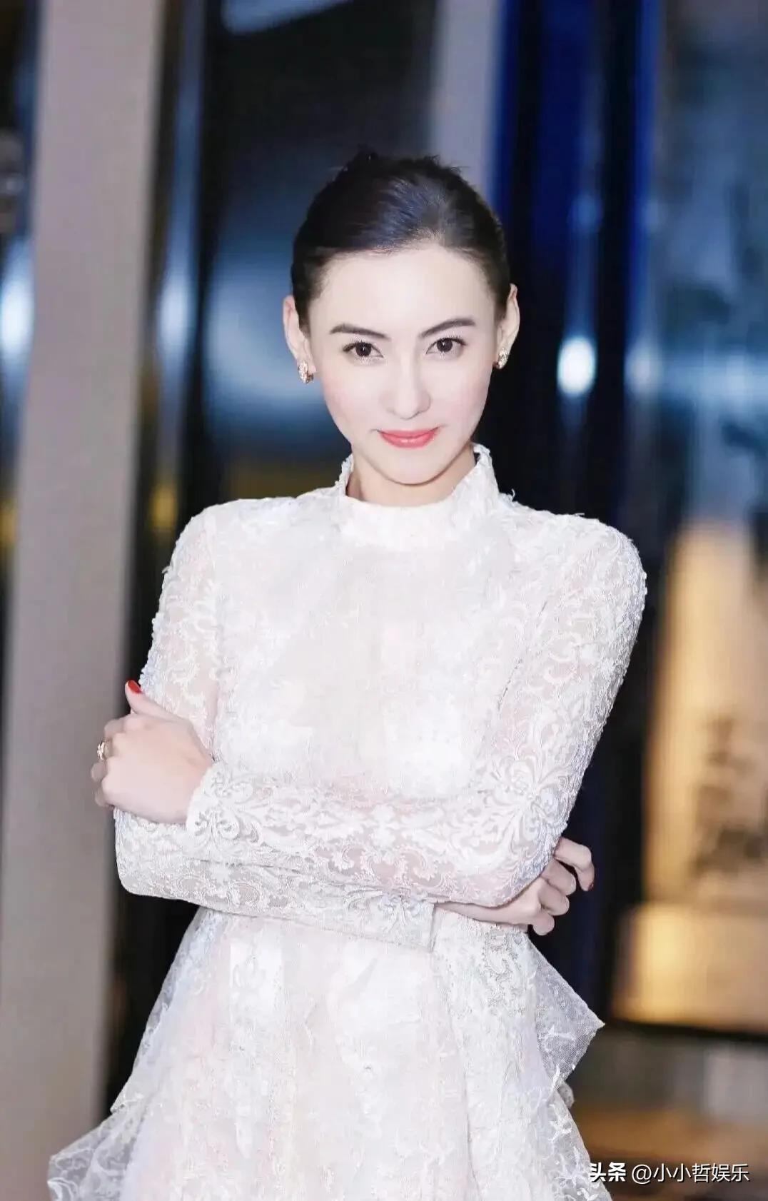 谁说张柏芝输了？  她一个人带大三个娃，把儿子教得阳光有礼，前夫都夸她会教。
 