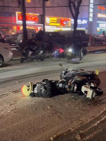 北京初雪，让大街小巷银装素裹，大家都在晒下雪时的美好心情，不过，昨晚出行的人们，