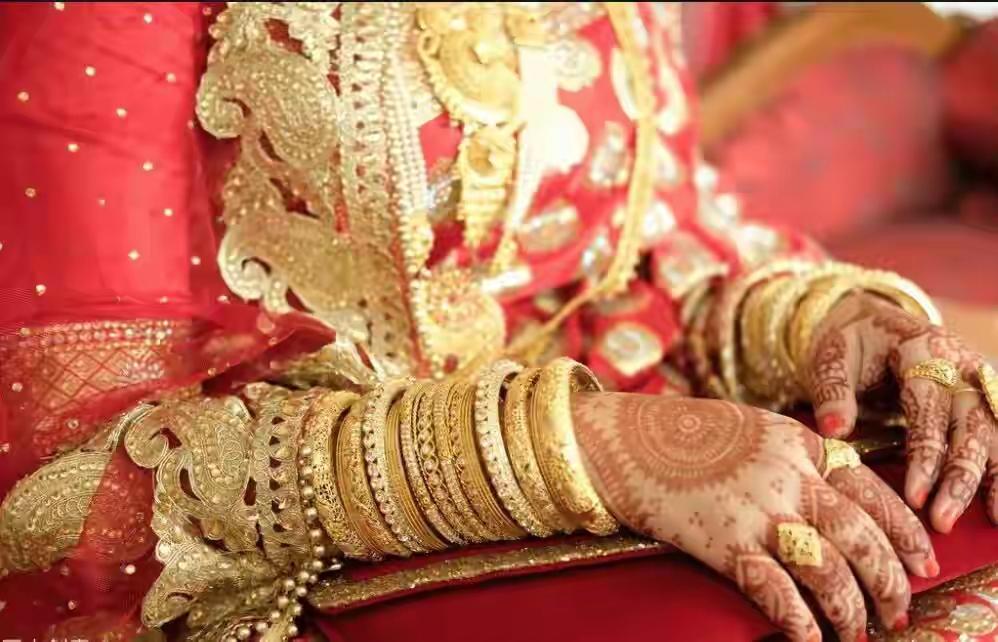 国际金价再创历史新高

12月21日，美国纽约商品交易所黄金期货价格21日再创历