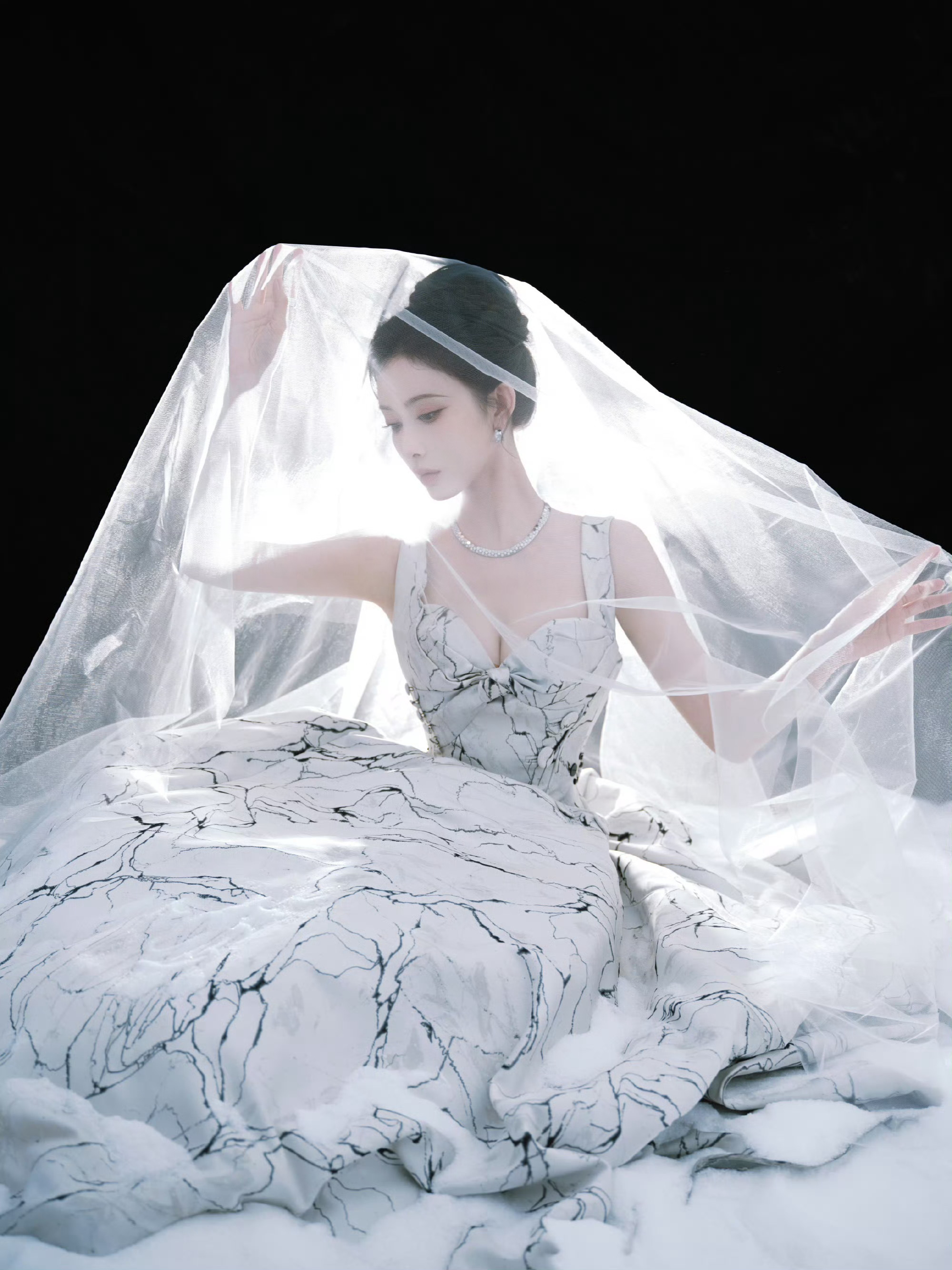 孟子义婚纱高定孟子义高定婚纱look孟子义高定婚纱look，巨美的冰雪女神 