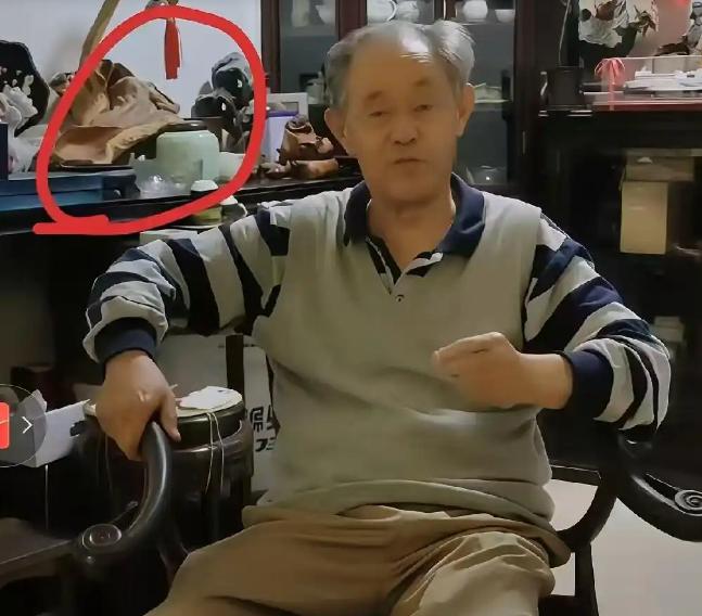 新华社 9 月 16 日）：徐湖平因受贿罪被判处有期徒刑三年、并处罚金二十万元，