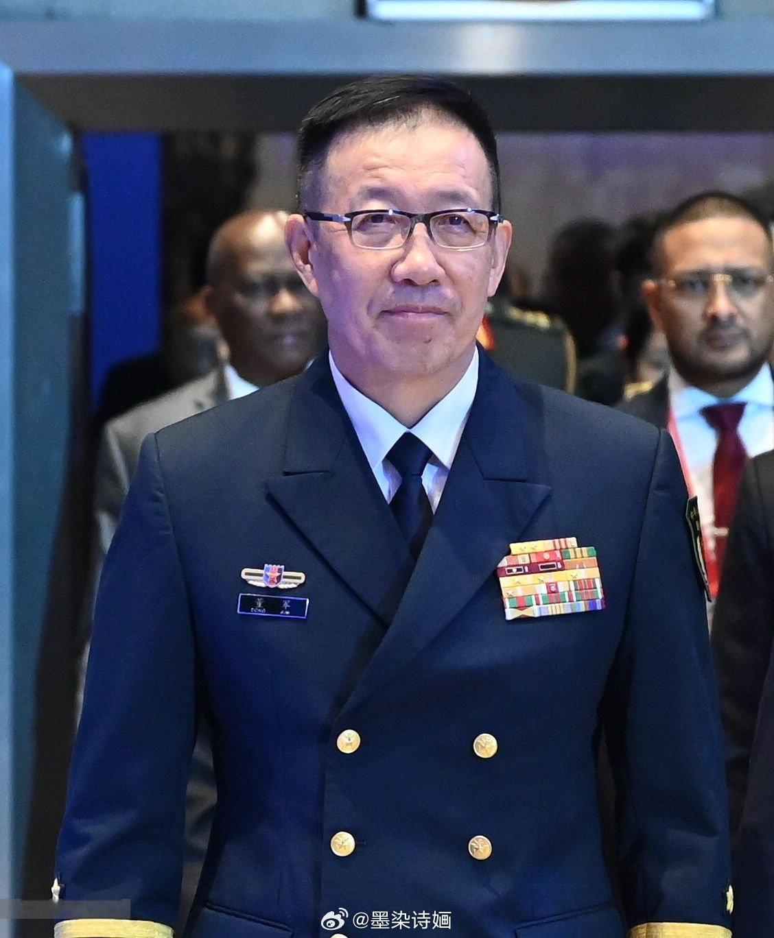 首页通知：你们是不希望也不想看到我再发冻菌了是不是？是的话评论区告诉我！我随你们