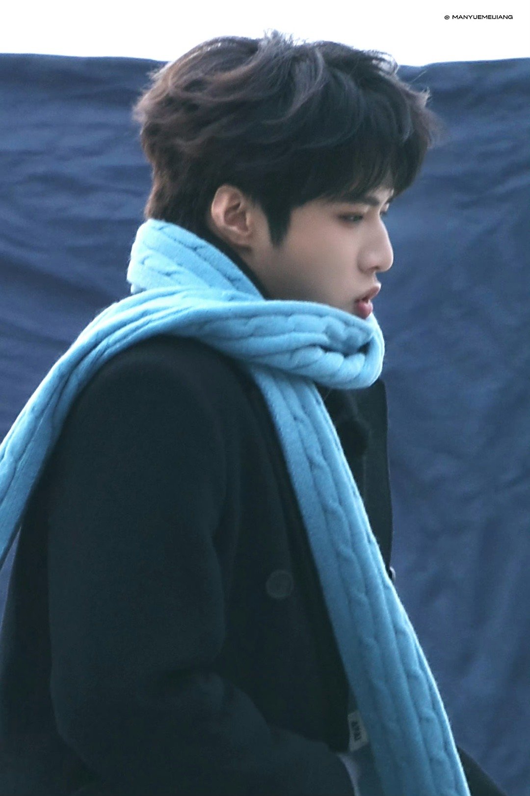 刘耀文换上羽绒服了刘耀文大衣换羽绒服 刘耀文换上羽绒服了 