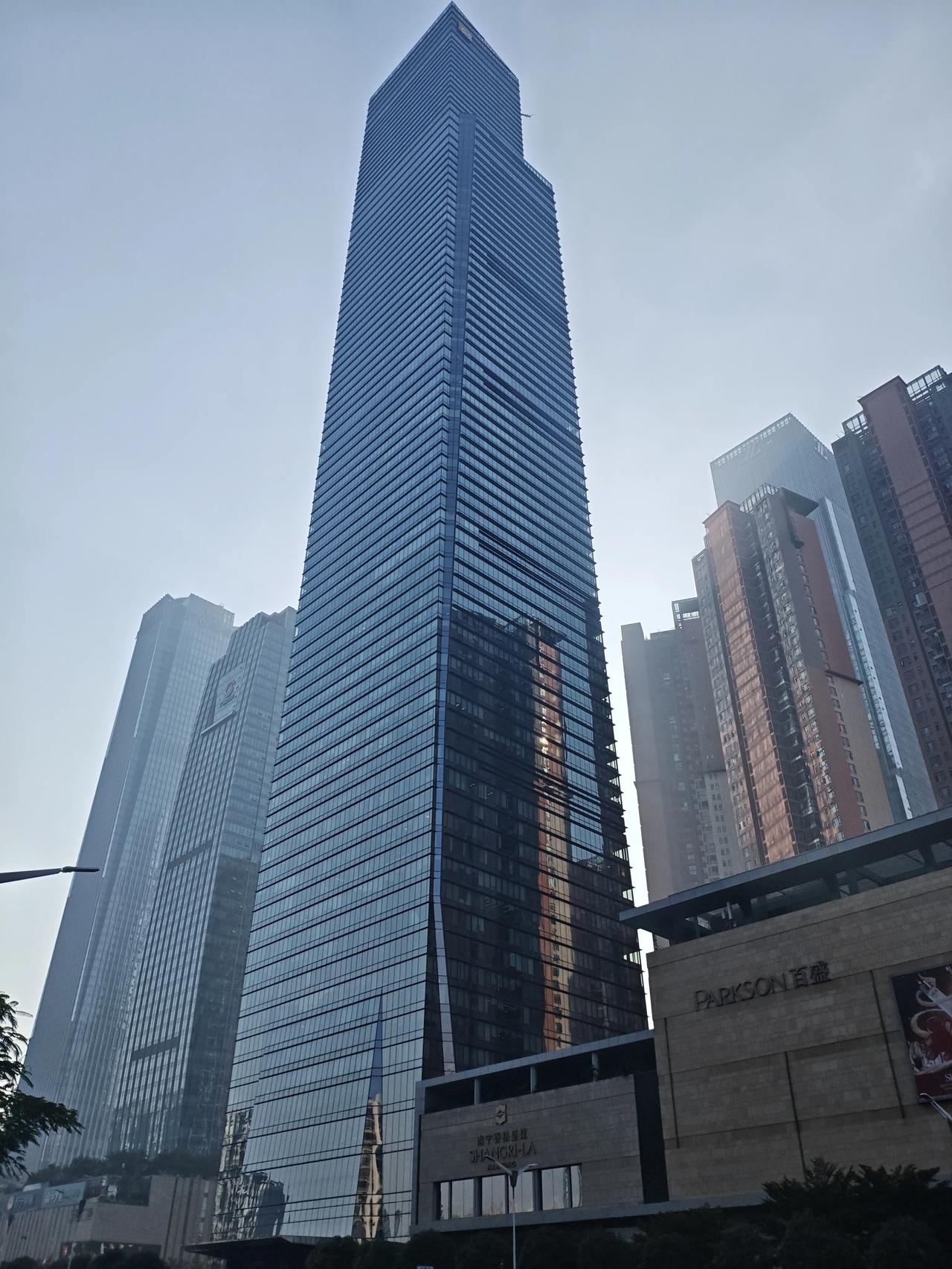 今天去两个单位面试了，虽然都是自己之前比较抵触的行业，但没办法，失业这么久总得找