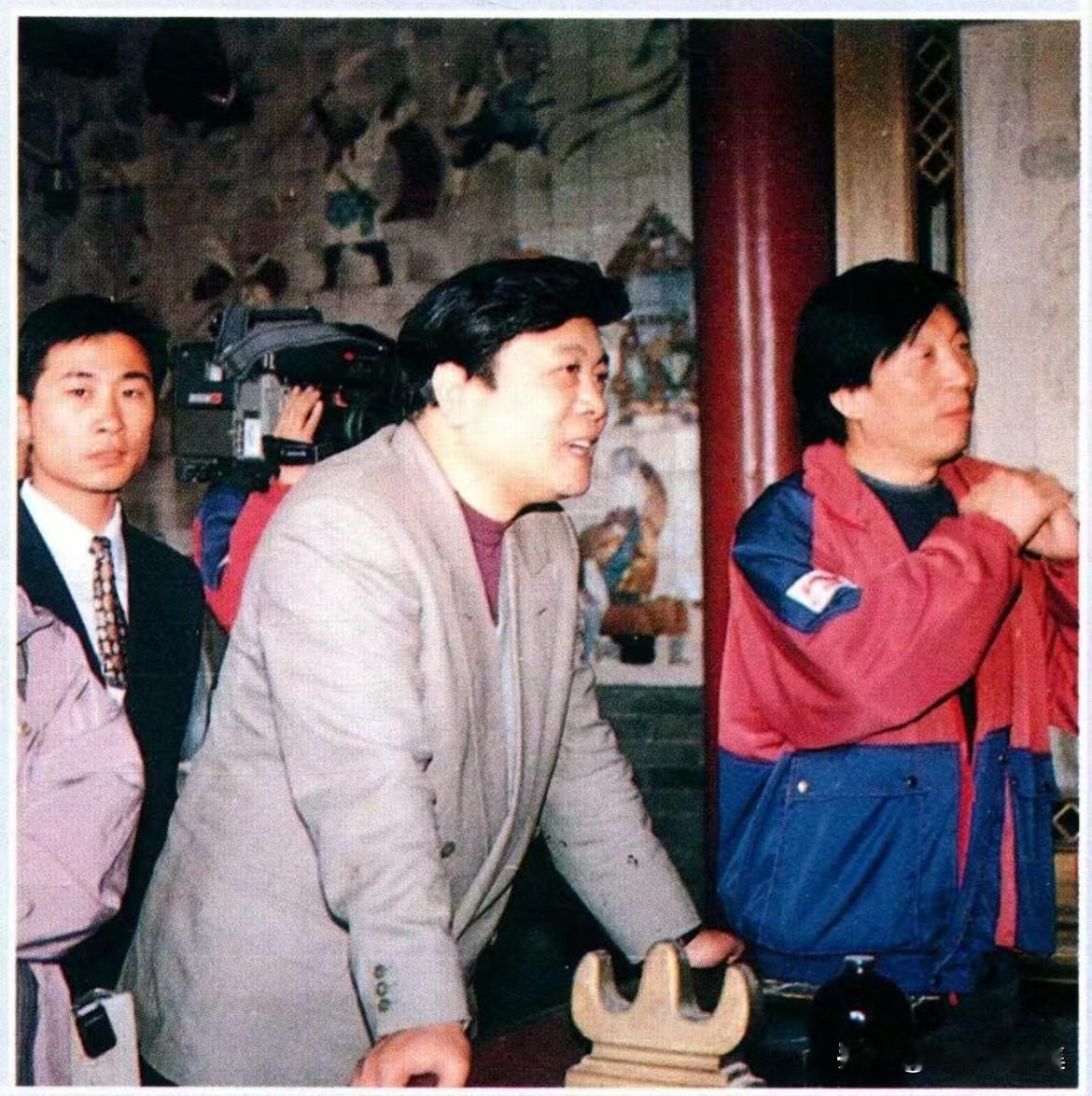 1995年9月，中央电视台《大京九》摄制组来到微山湖进行拍摄采访，主持人赵忠祥在