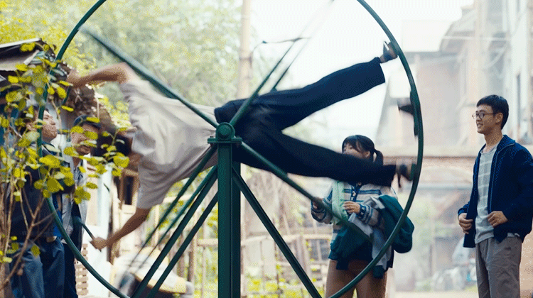 谁家男主人设是戚百草啊《岁月有情时》太会塑造男主了！张小满就是男版戚百草，坚韧、