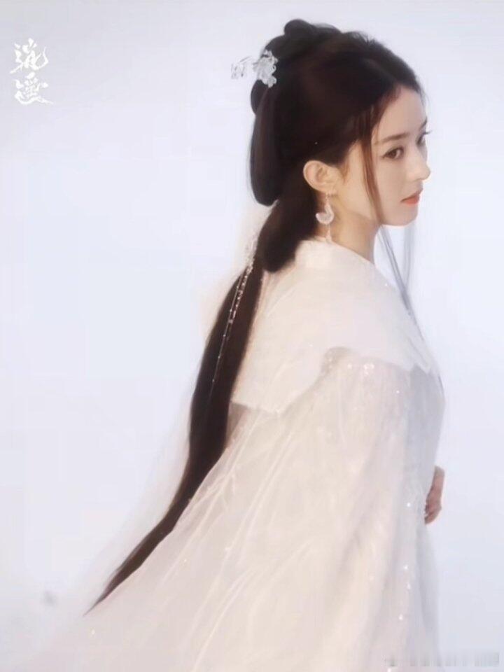 你是说赵丽颖顶着这个脸是反派吗？？碎梦仙君海报震撼首发！赵丽颖颠覆演绎执念反派，