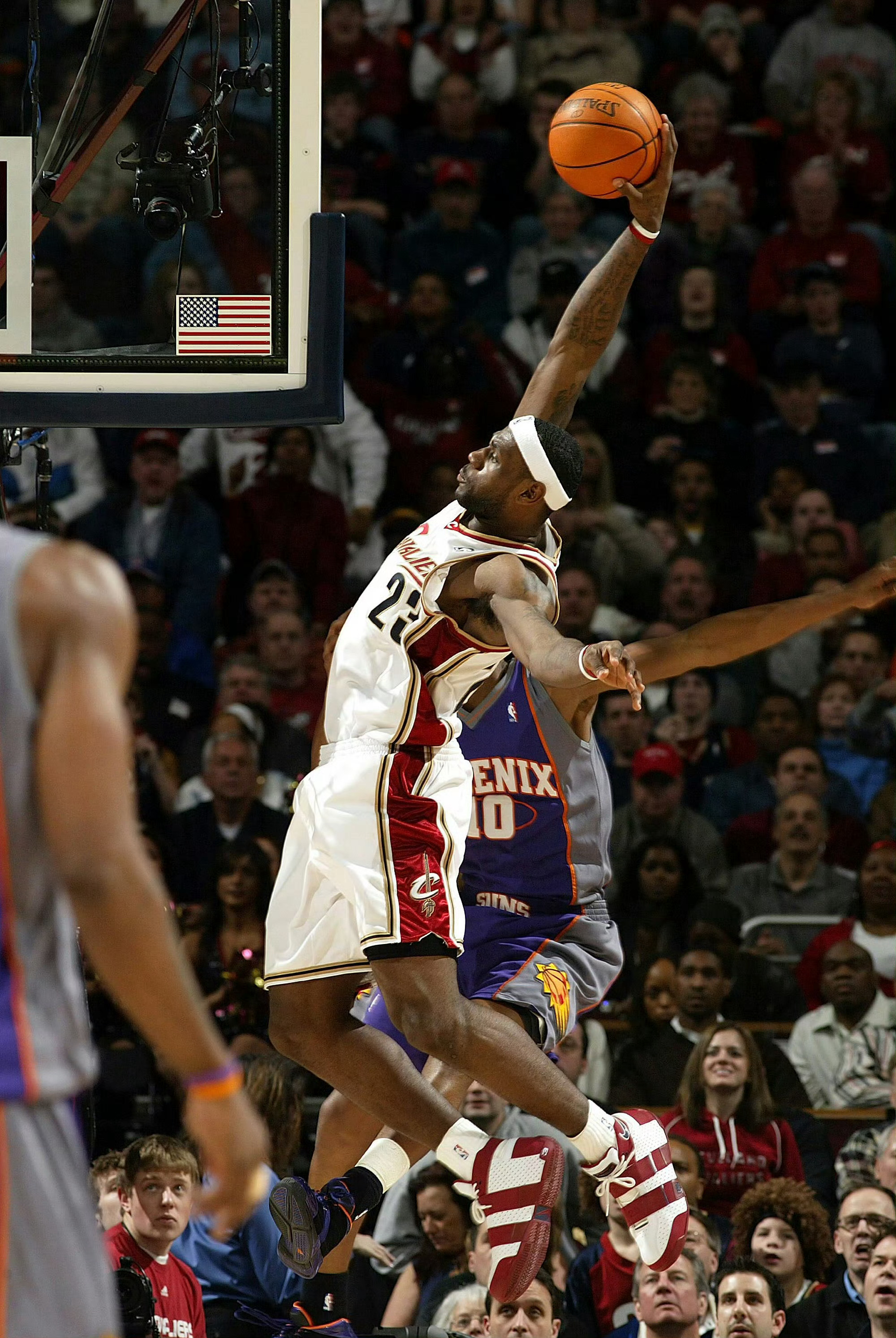 会挽雕弓如满月！克利夫兰骑士骑士詹姆斯nba