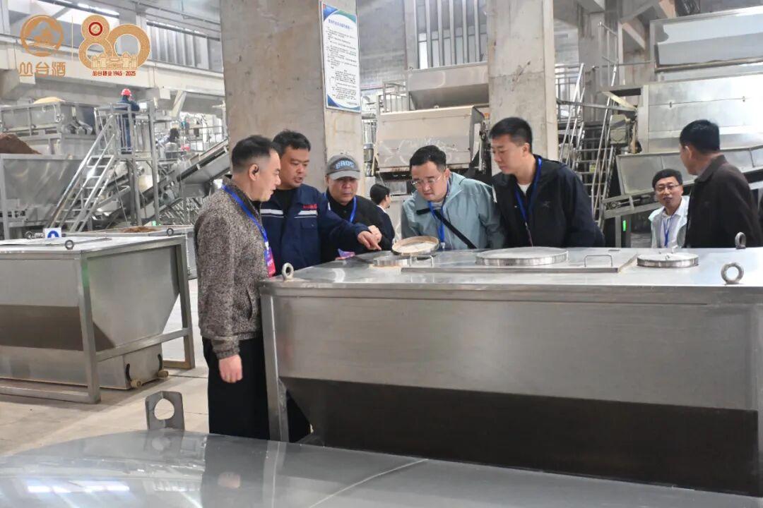 都说瓷砖是冷冰冰的，但我真不这么想。瓷砖虽冷，但却用温度守护家的每一寸岁月，瓷砖