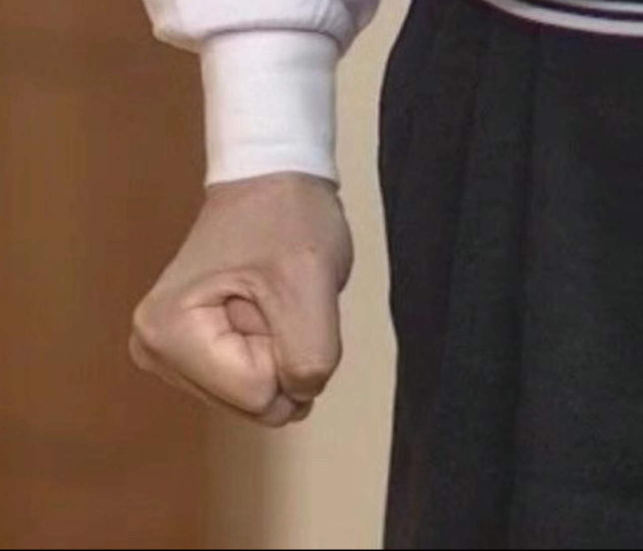 ——“你有多少预算？”——“六七千吧”——“这价位为何不直接上苹果？”这样的对话