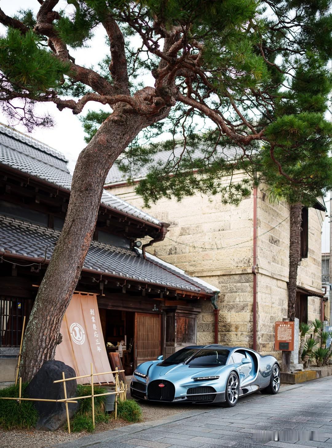 日本街道上的BUGATTI TOURBILLON，好有画面感

真正顶级的设计从