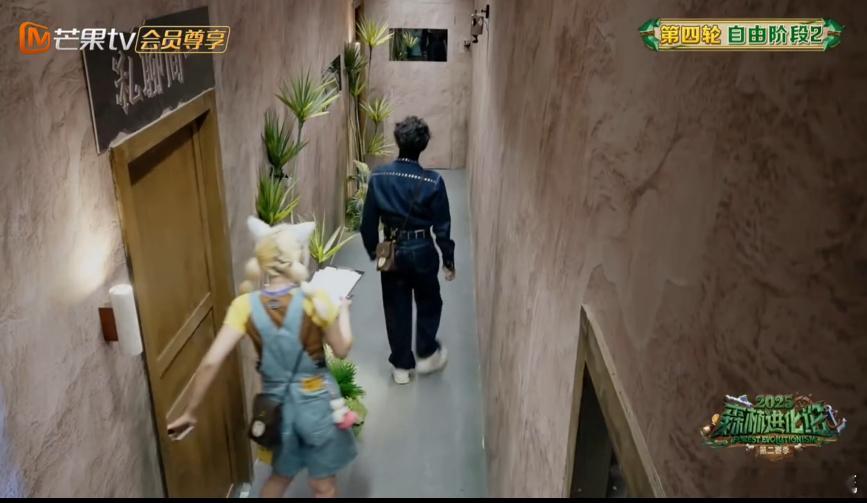 谁教王佑硕这么求人的森林进化论2025 王佑硕为找盟友直接双手抱拳，一脸诚恳的样