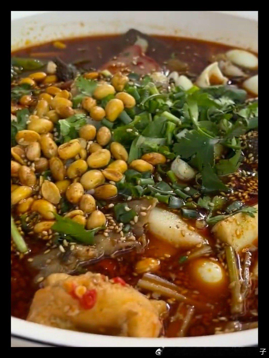 用红色给这个冬天增加一些舒适和暖意 