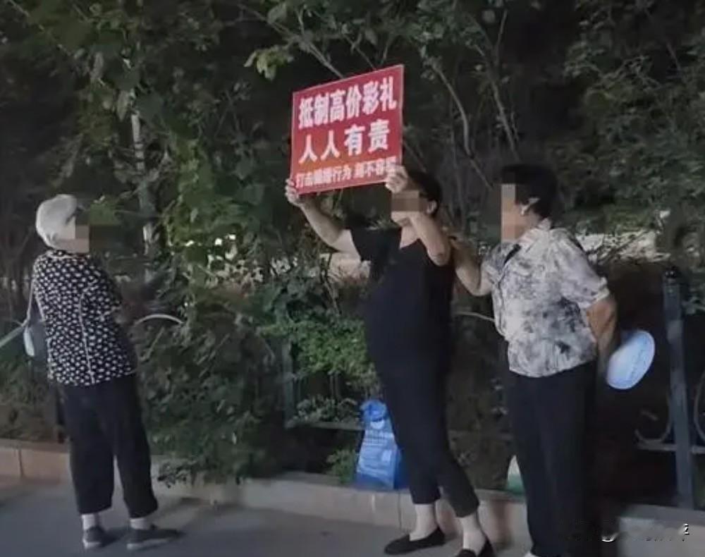 为何现在年轻人不愿意结婚？因为结婚就是一次豪赌，赌赢了倒也就罢了，一旦你赌输了可