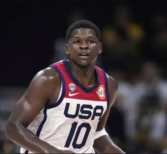 就差一点！爱德华兹太可惜了！

NBA本赛季的全明星首发阵容已经出炉，西部为东契