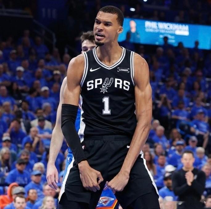 25-26赛季NBA季后赛关键时刻投篮命中率排行（出手≥10次）
 
1. 文班