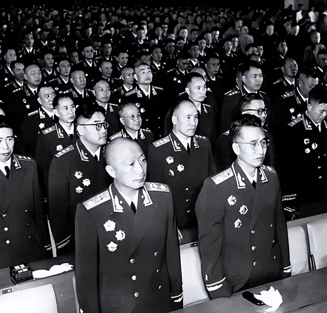48军两个副军长授中将军衔，军长却只授少将，是何原因
 
1955年全军大授衔，