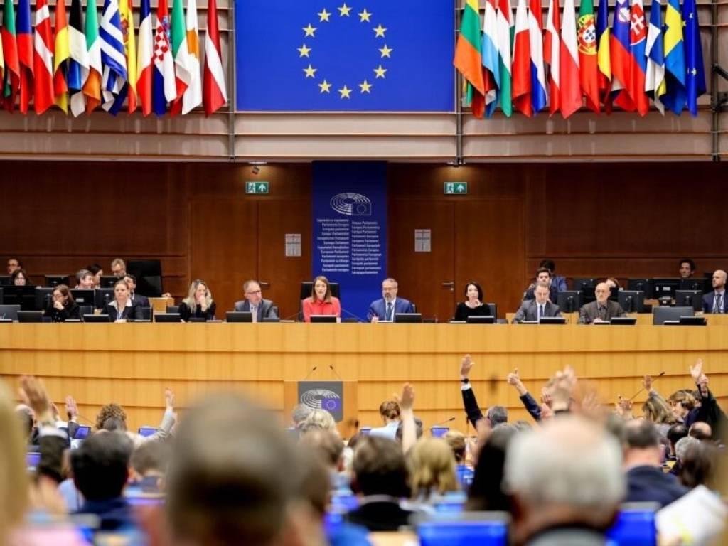 支持乌克兰接着打？欧盟：援乌900亿，对俄第20轮制裁