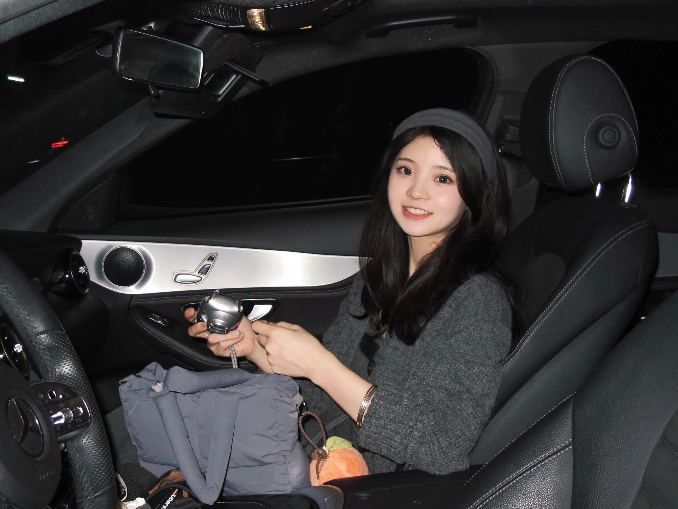 一切的爱 恨 都在自寻烦恼。