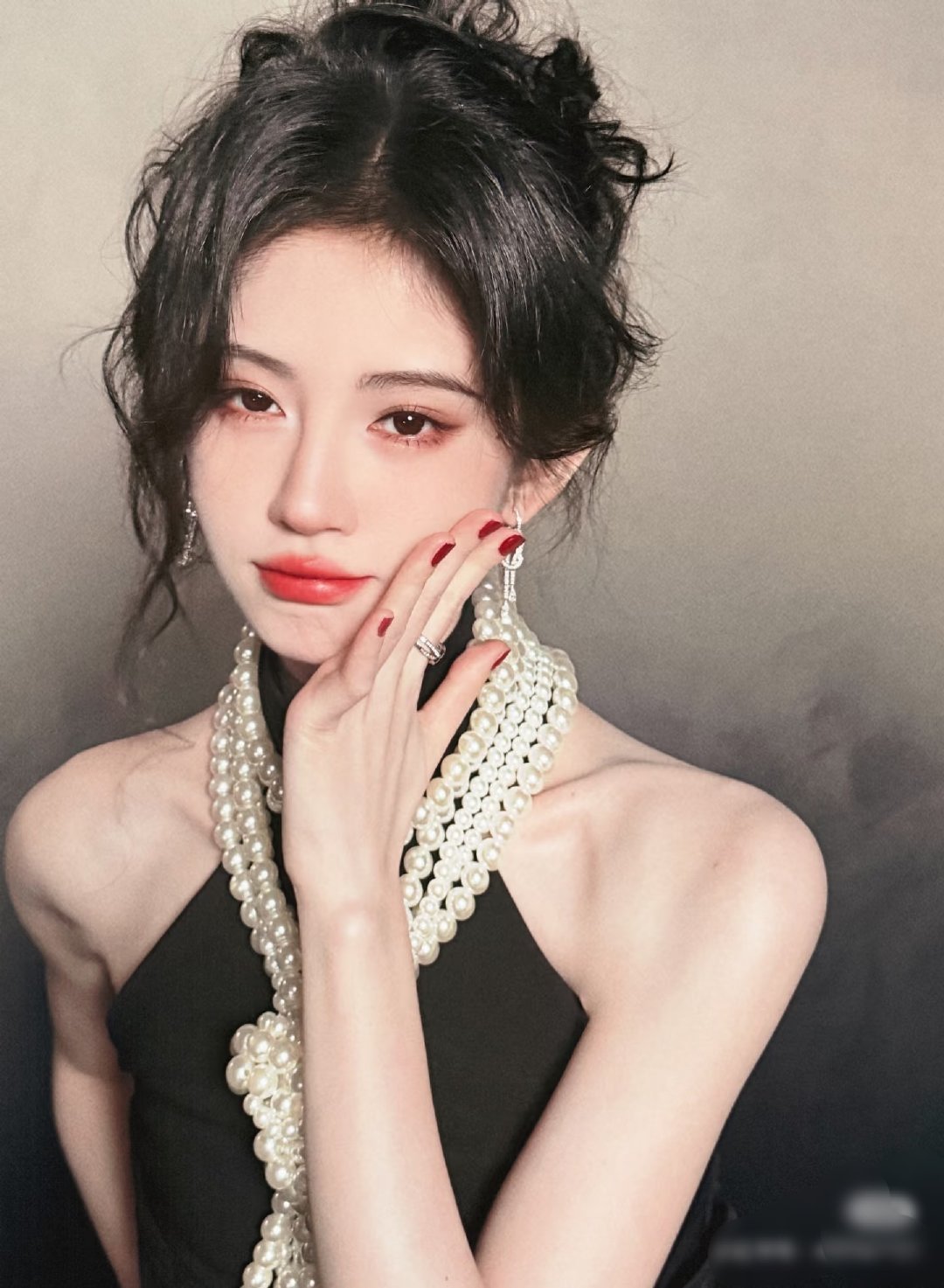 没有人觉得鞠婧祎和卢昱晓是同一类型的吗？ 