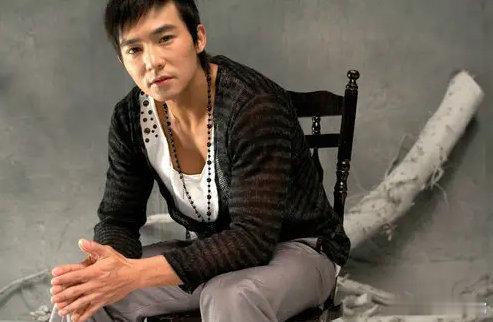 刘耕宏刘畊宏初舞台之前哭了刘畊宏彩虹天堂发行20周年初舞台前红了眼眶的刘畊宏，看
