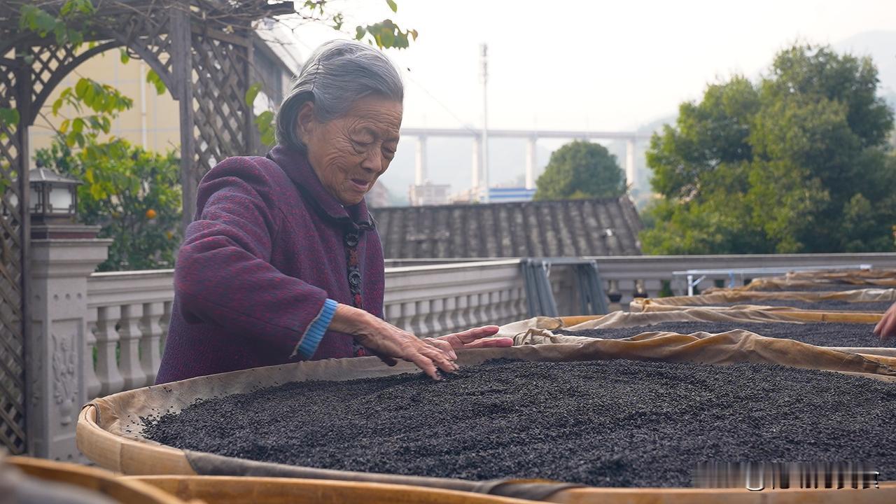 #冬日生活打卡季##我的冬日美食日记#在福建永春有这样一道零食小吃，做法已经传承