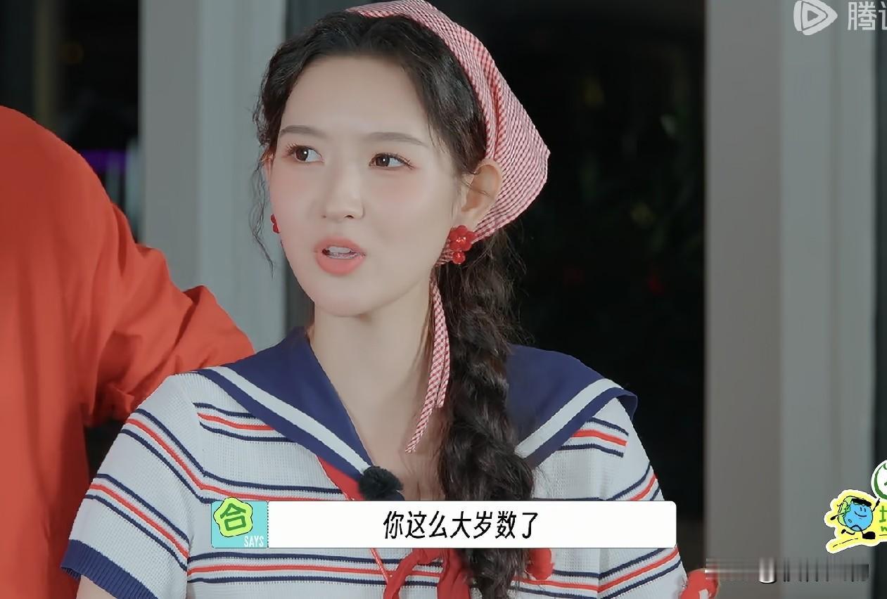 王玉雯说，别以为林一身高近1.9 米，好像和我很配，那是你们没看到我俩拥抱在一起