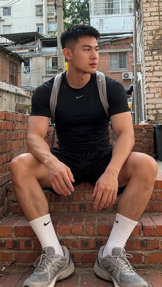 黑皮白袜体育生，喜欢就赶紧带走吧！