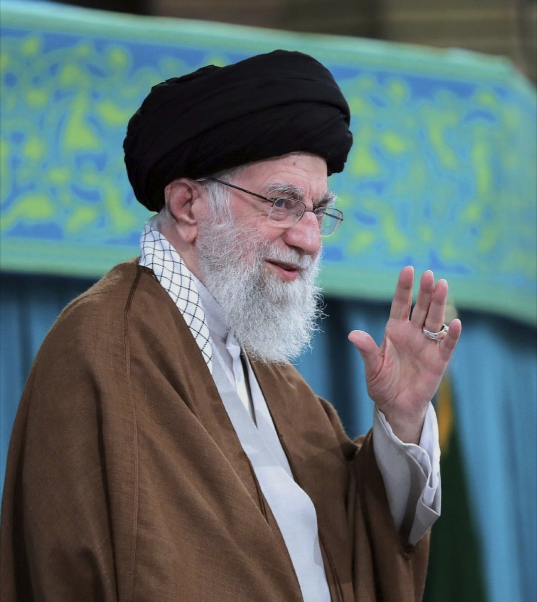 如果伊朗时间今夜没真动静，那川普就真是该死了……你不能老忽悠大家，忽悠看客们还不