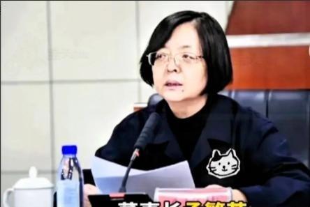 包钢这回算是让人开了眼，掌舵千亿级国企的，居然是个从焦化厂爬出来的“女强人”——