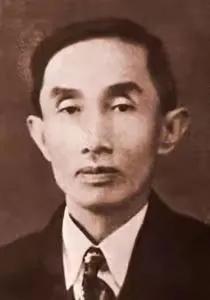 1952年，“一代船王”卢作孚在家里吞服了大量安眠药后，决绝地离开了这个世界。他