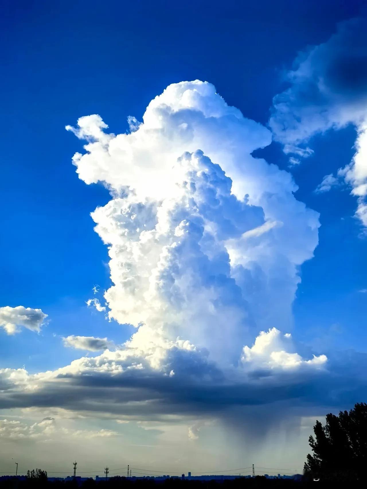 西安这雨真让我服气，南郊被水淹了，北郊却艳阳高照；高新区狂风暴雨，未央区却阳光明