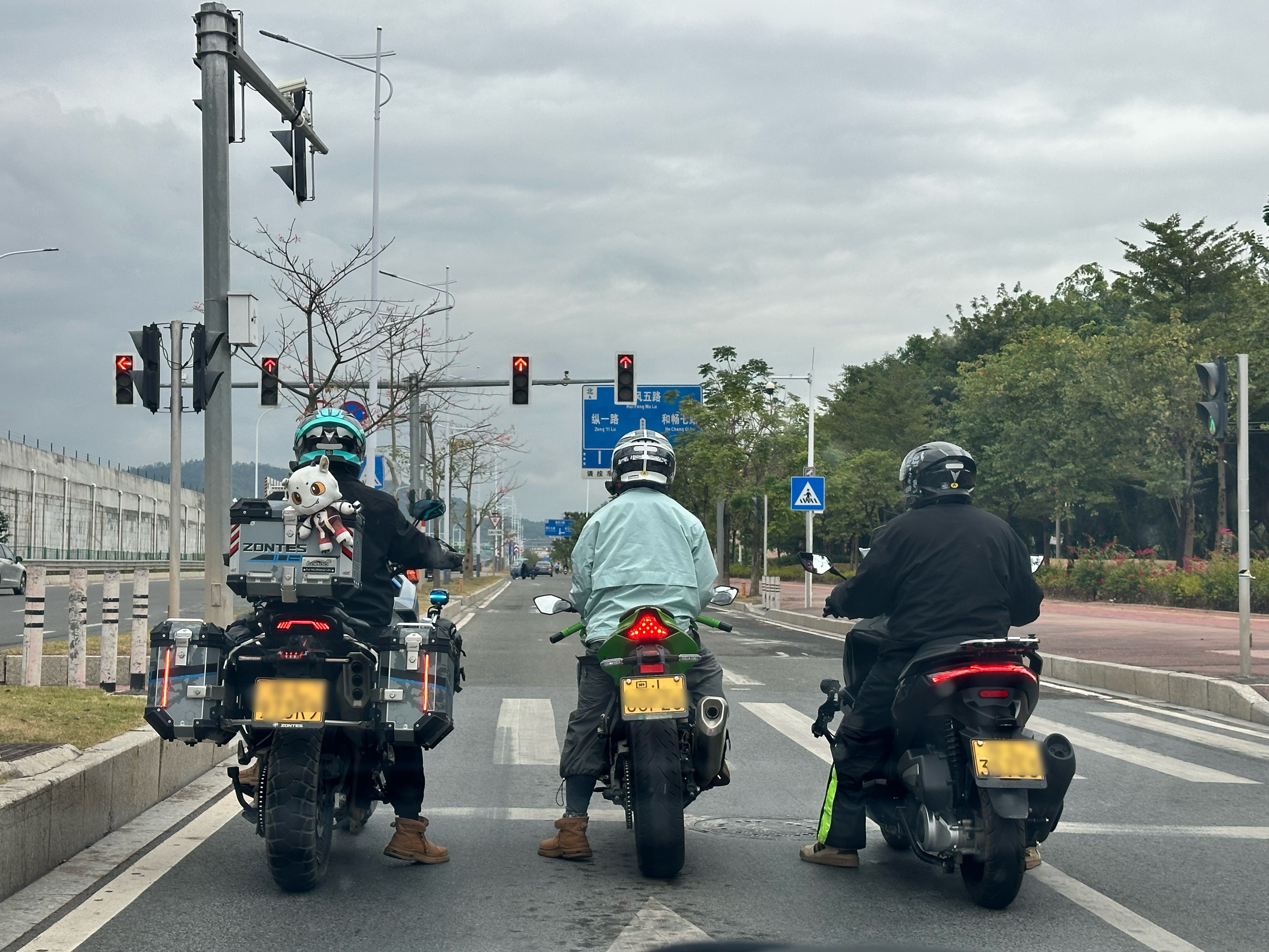 春节小客车上高速免费9天华聊车事 对于长途出行回家或自驾游的朋友来说，真是太香了