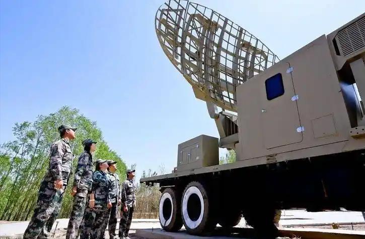 美国机密报告罕见“认怂”：中国电子战和导弹全都压过美军，解放军用实力打碎美国人幻