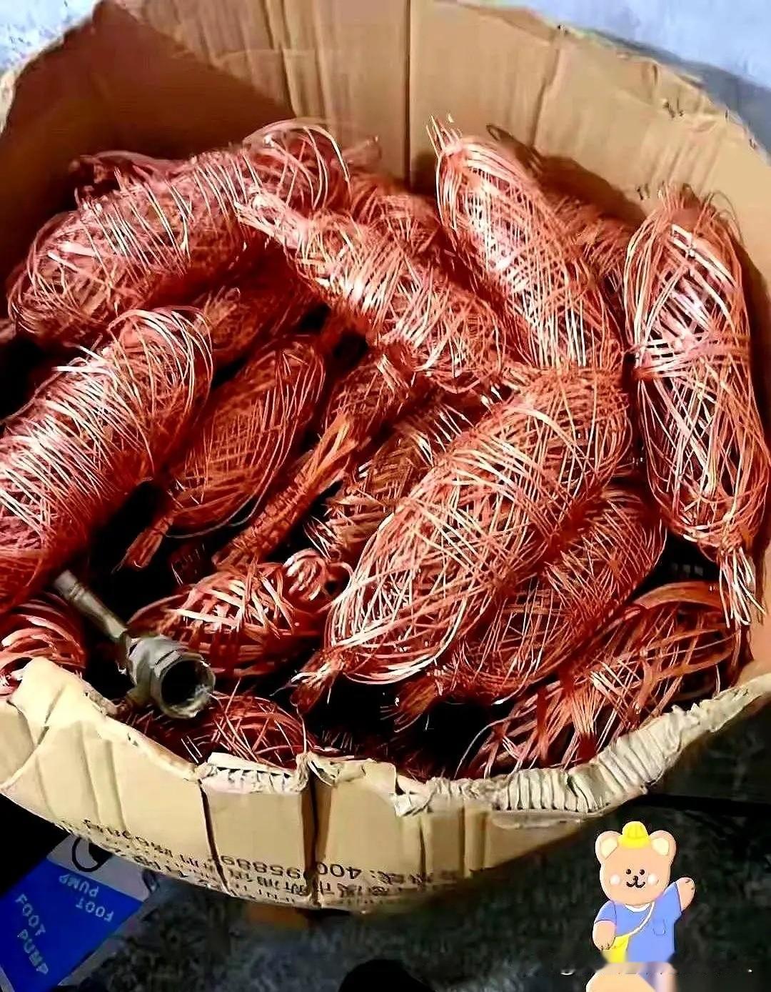 我爸攒了四年的废铜，两三百斤，昨天拿去卖，人家一口价直接把老爷子干沉默了，晚上饭