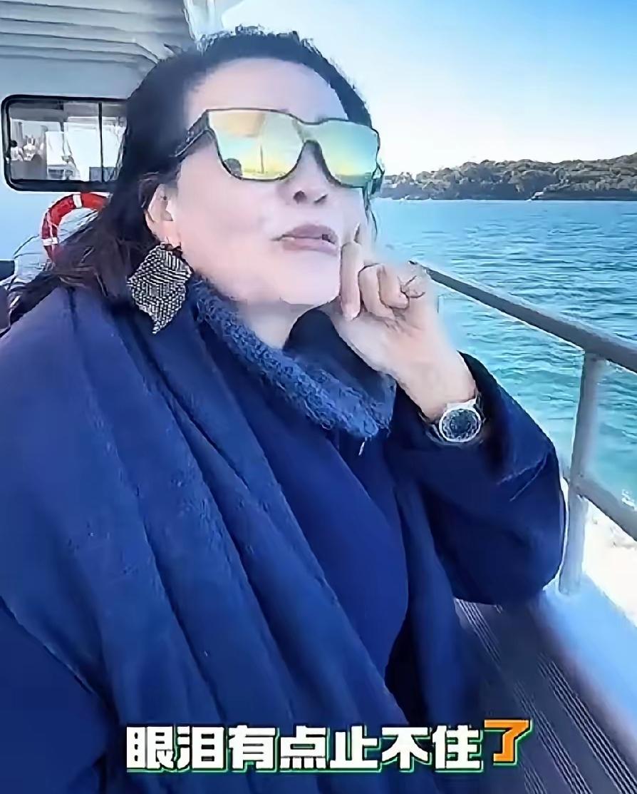 一生强悍从不低头落泪，张兰一席话戳碎无数成年人的心
 
见过张兰从容坦荡、果敢坚